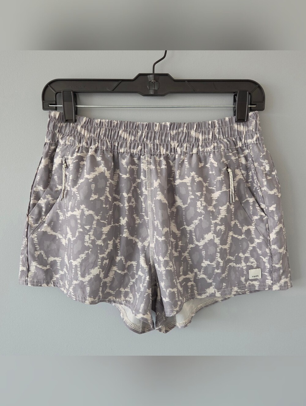 Vuori Women's Dash Short - Medium - Opal Spots - VW367 - EUC